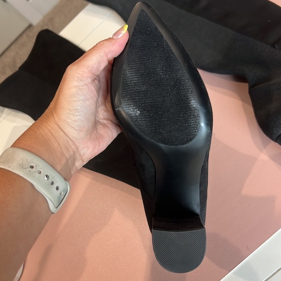 Thigh high black boots - Picture 3 of 6